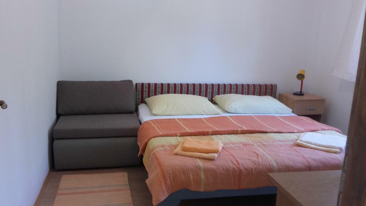 Apartments Smilje I Maslina Gornji Karin Eksteriør billede